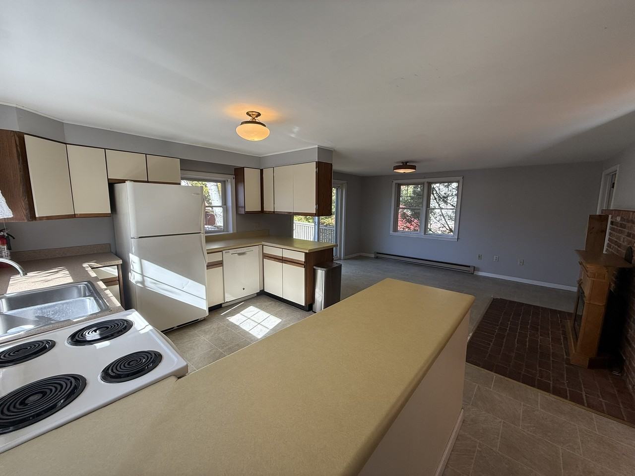 43 S Prospect St #1 - Photo 5 of 27