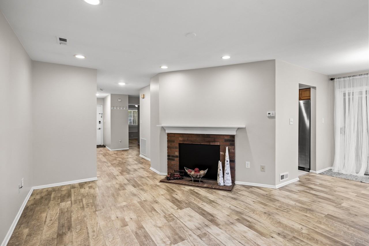 301A Mulberry Cv #1 - Photo 5 of 50