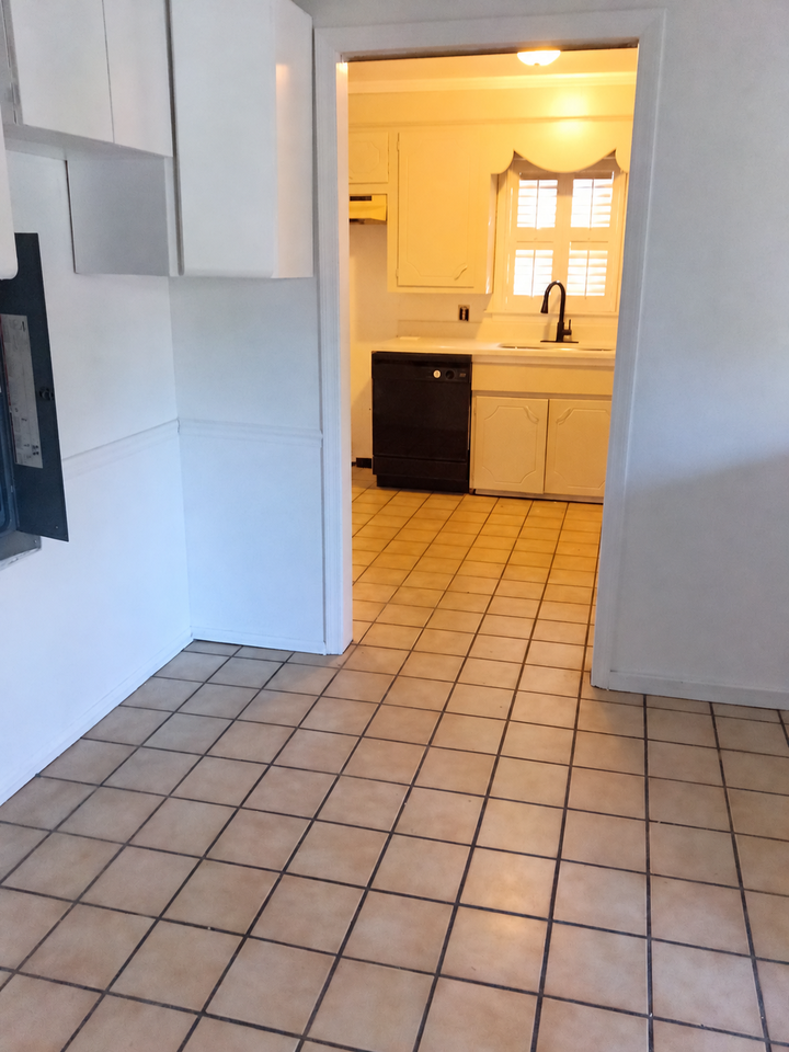 286 Forest Ave #1 - Photo 2 of 10