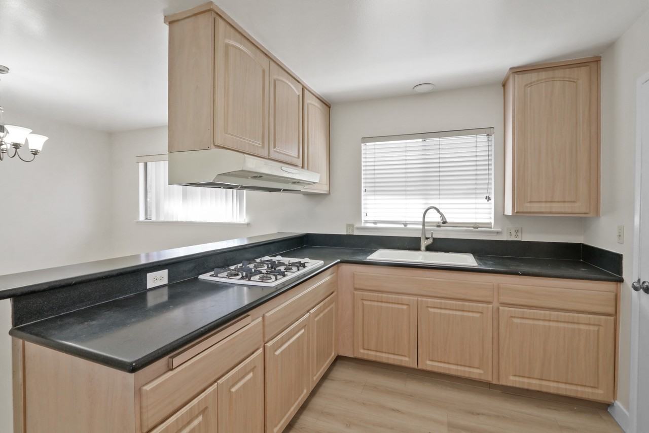 24318 Hendricks Ave #1 - Photo 5 of 15