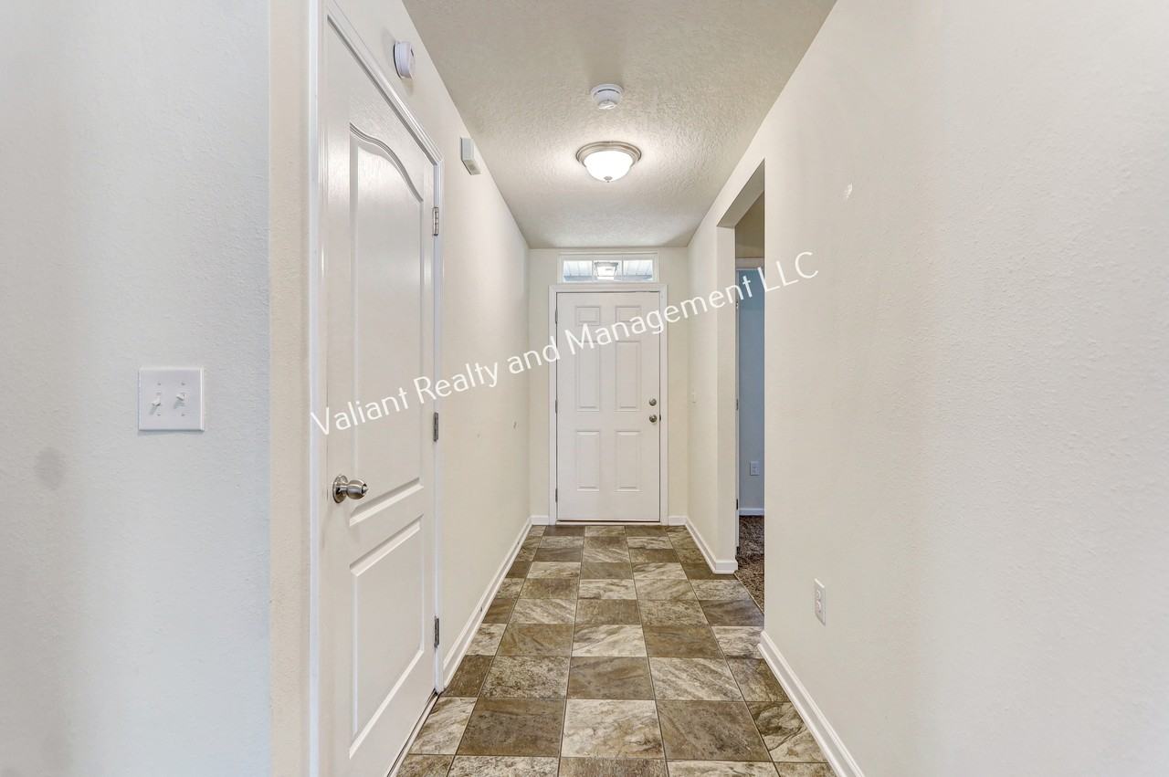 2114 Tyson Lake Dr #1 - Photo 5 of 31
