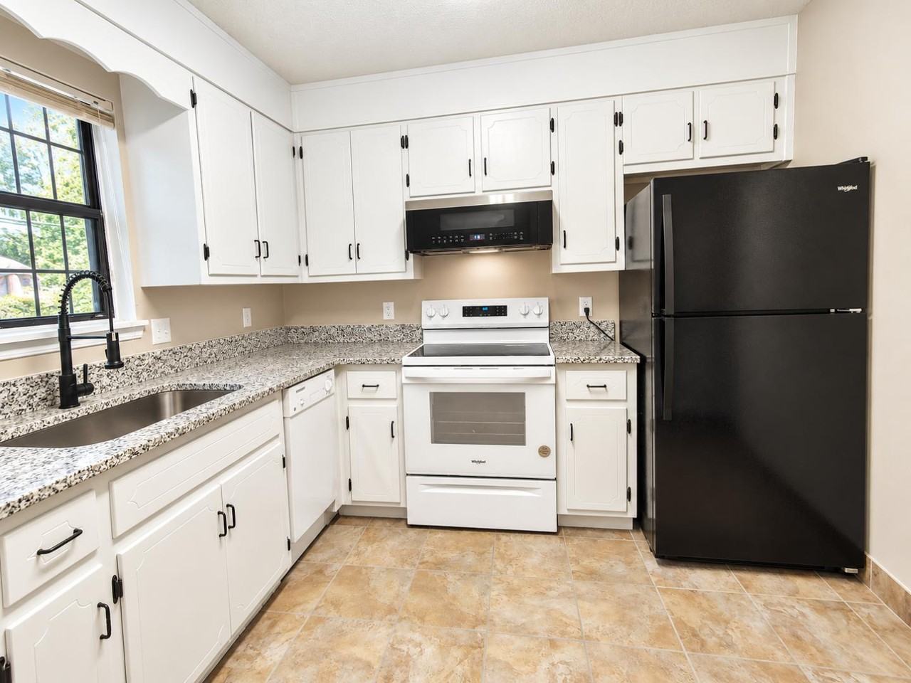 615 33rd St E - Photo 3 of 7