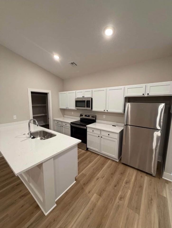 2162 N Reece Ct - Photo 3 of 10