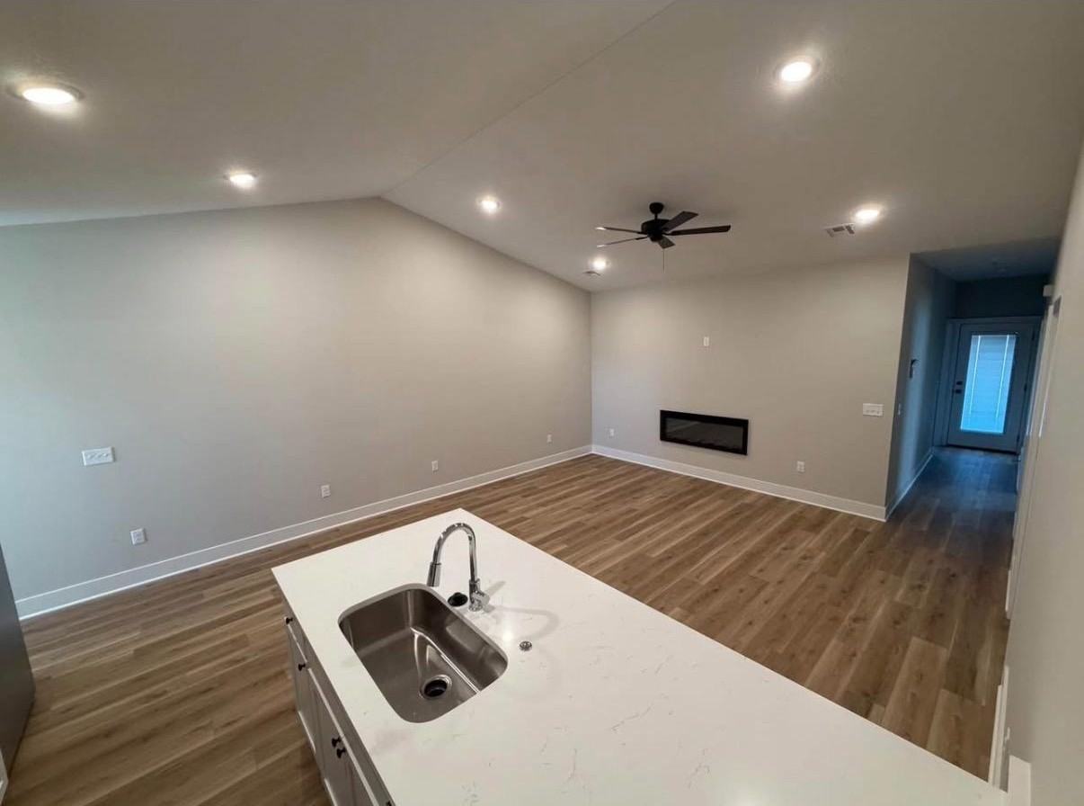 2162 N Reece Ct - Photo 4 of 10