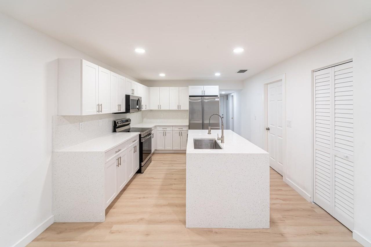 1711 E Cayuga St - Photo 7 of 13