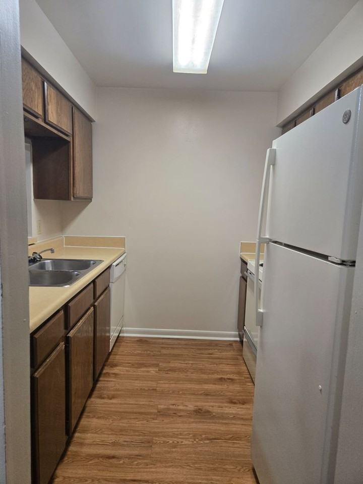 220 Yelton Ct - Photo 2 of 6