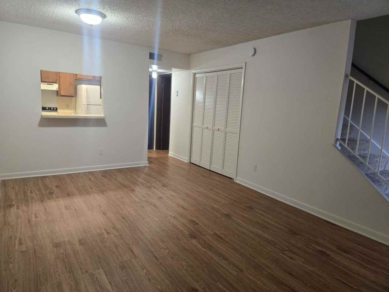220 Yelton Ct - Photo 3 of 6
