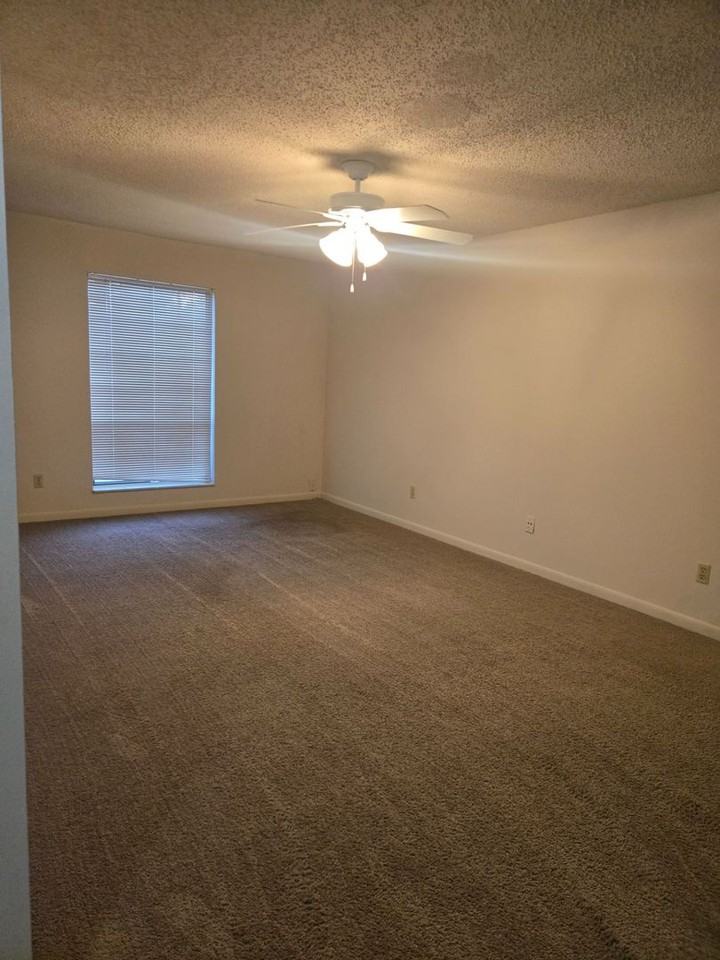220 Yelton Ct - Photo 4 of 6