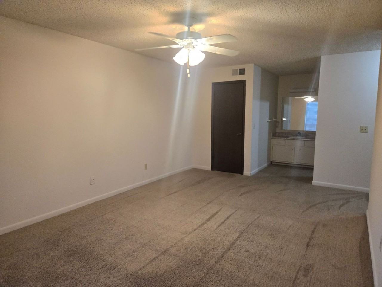 220 Yelton Ct - Photo 5 of 6
