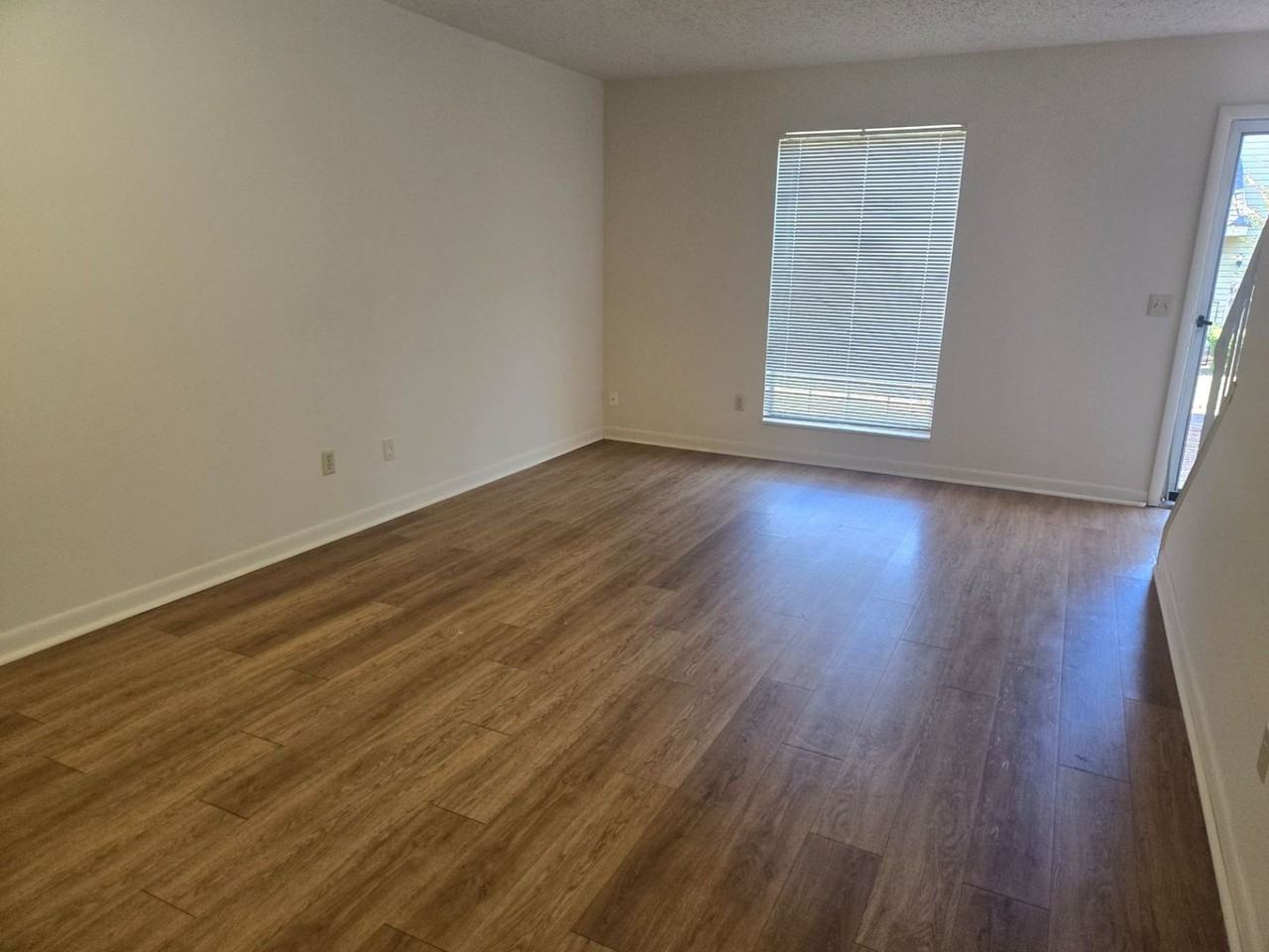 307 Yelton Ct - Photo 3 of 7