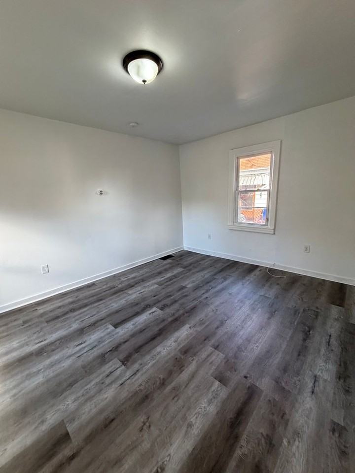 732 W 2nd St - Photo 3 of 15