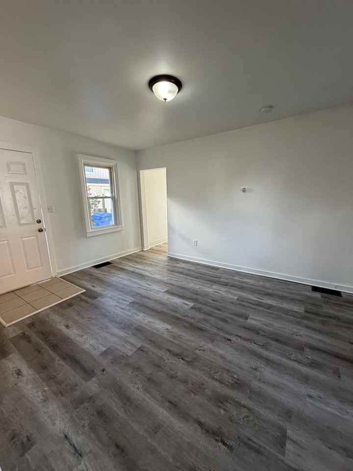 732 W 2nd St - Photo 5 of 15