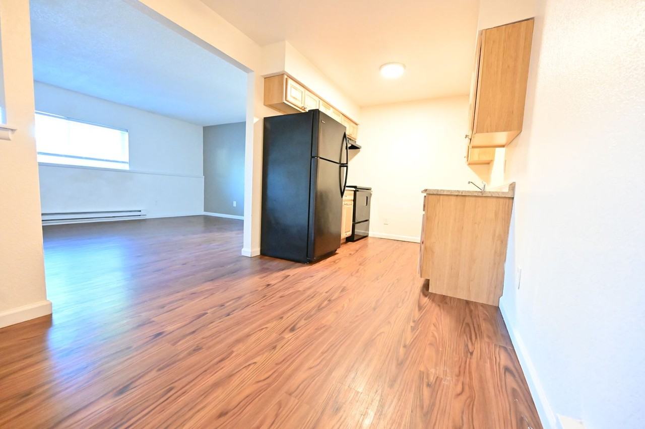 1535 Poplar Dr #14 - Photo 3 of 9