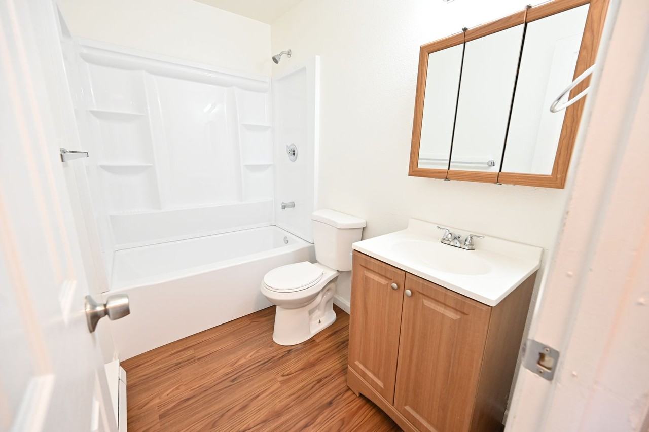 1535 Poplar Dr #14 - Photo 6 of 9