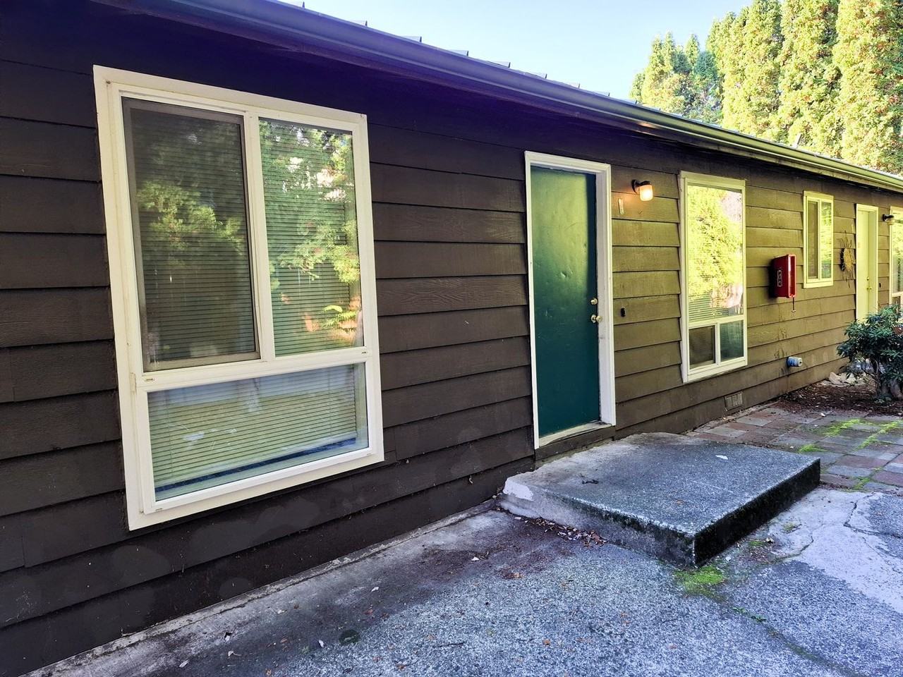 926 24th St - Photo 4 of 28