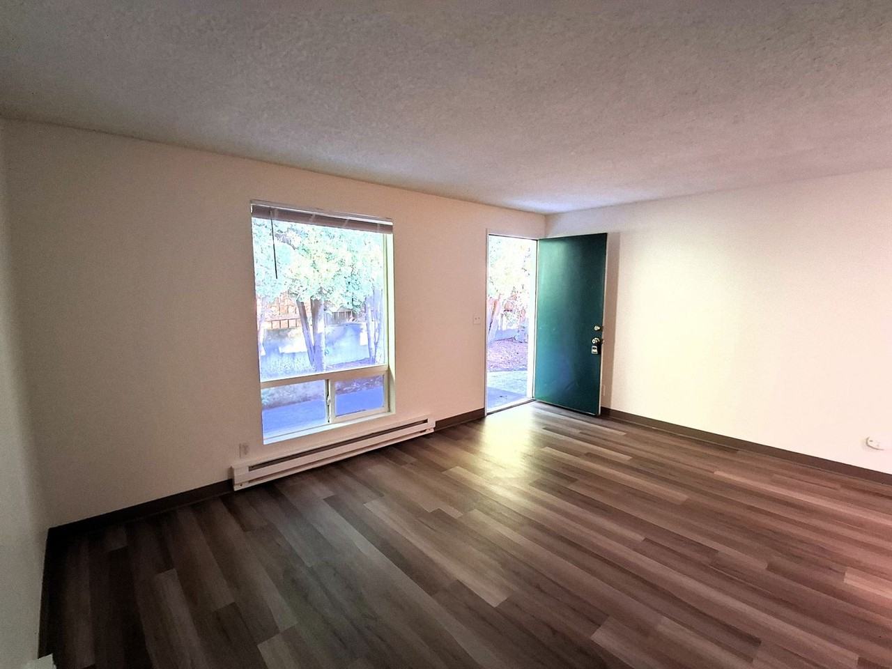 926 24th St - Photo 5 of 28