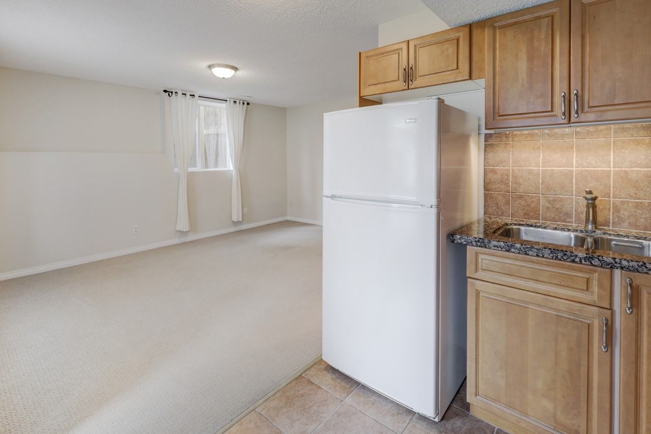 2208 33 St Sw - Photo 6 of 31