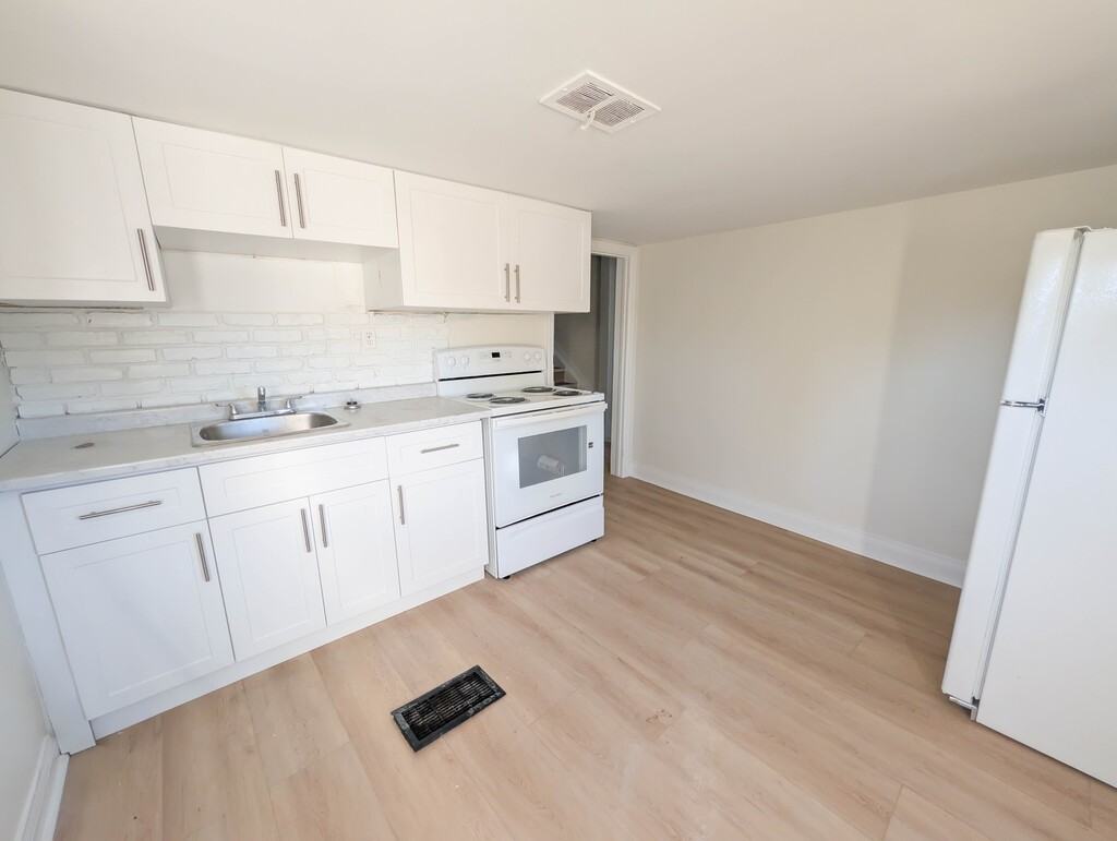6530 Ash St Unit 6 - Photo 3 of 17