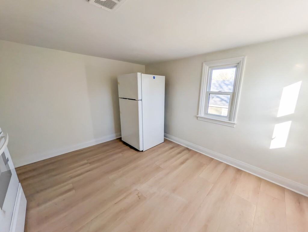 6530 Ash St Unit 6 - Photo 4 of 17