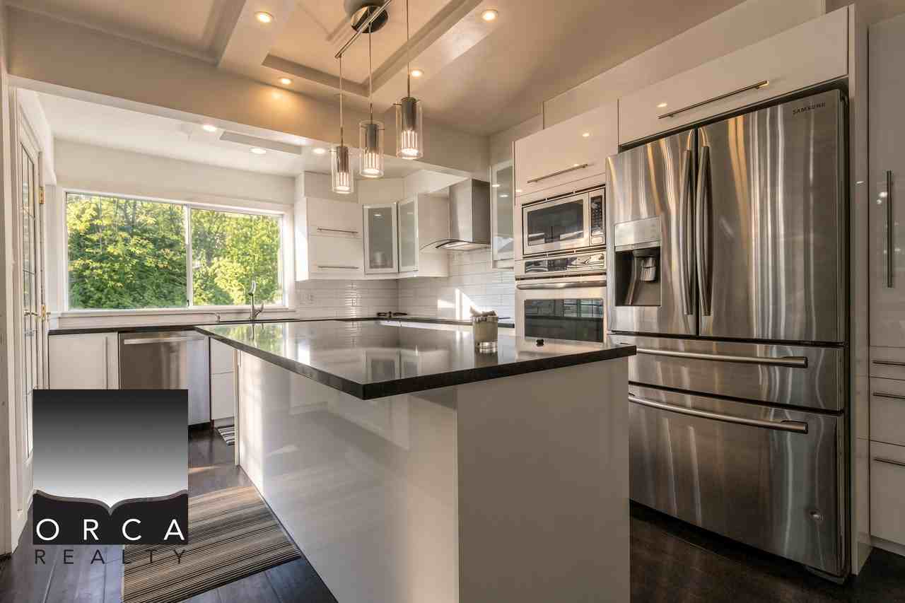 4380 Woodcrest Rd - Photo 3 of 24