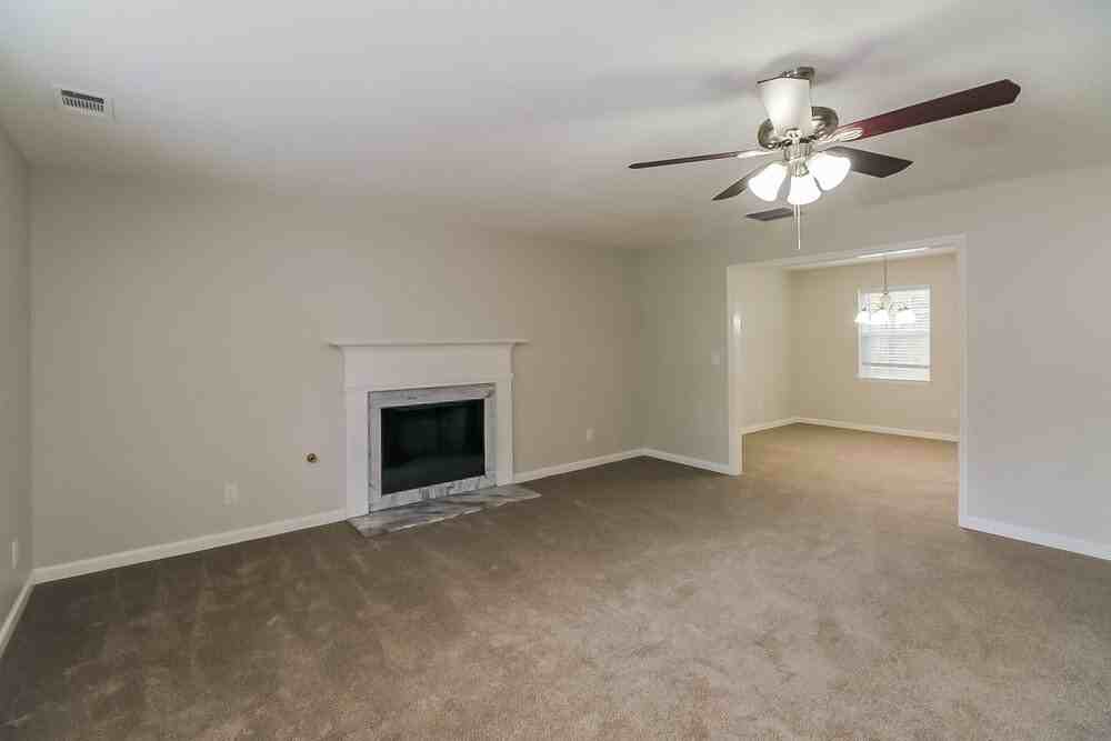 4008 Melvin Dr Sw - Photo 4 of 17