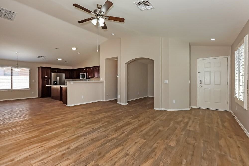 439 W Holstein Trl - Photo 4 of 16