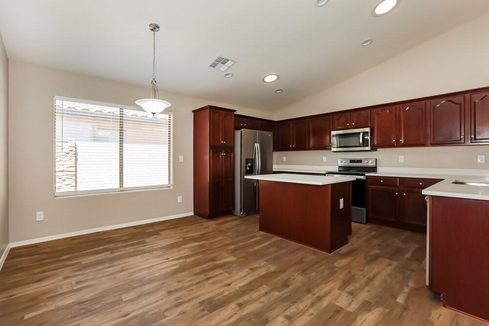 439 W Holstein Trl - Photo 5 of 16
