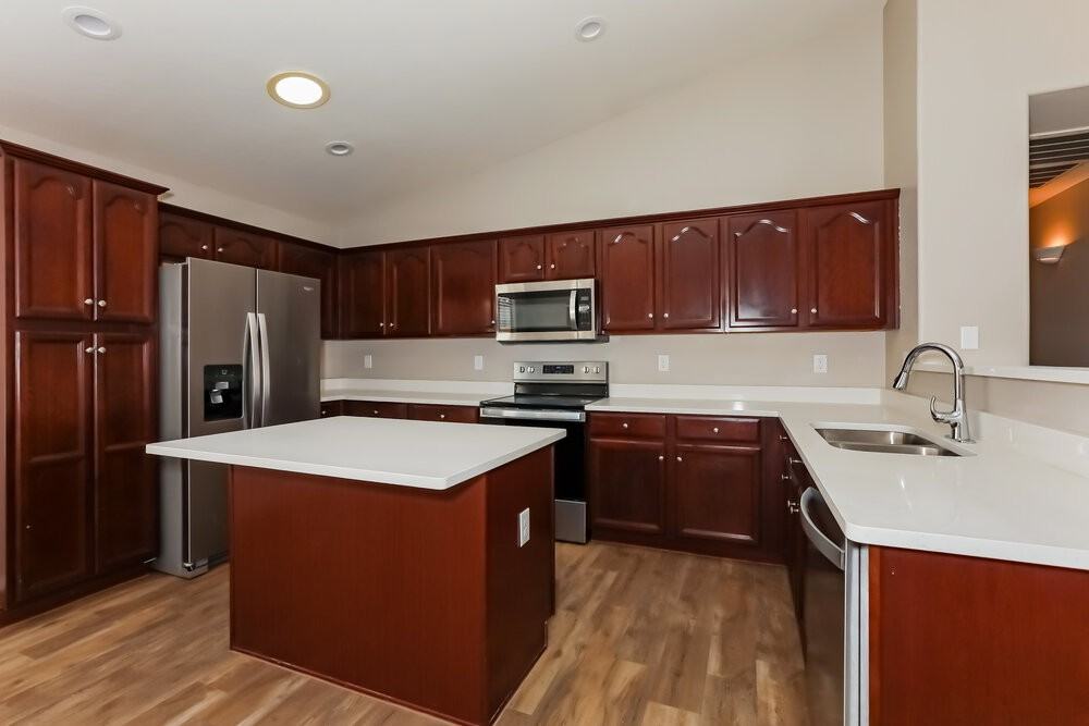 439 W Holstein Trl - Photo 6 of 16