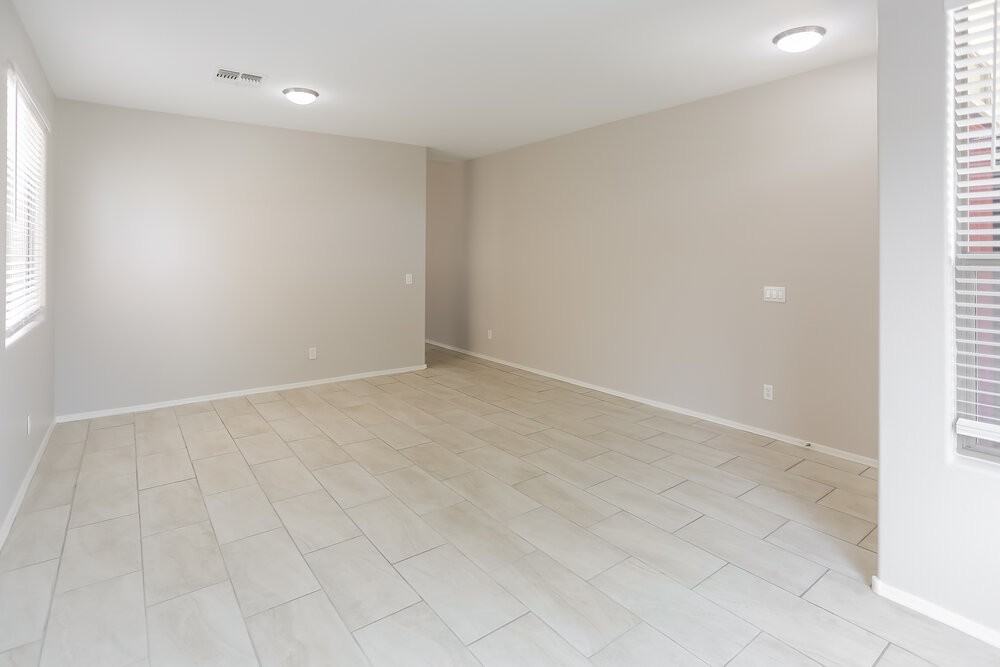 3721 W Irwin Ave - Photo 5 of 16