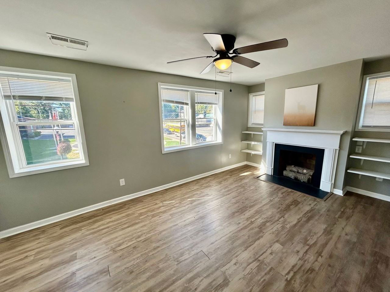 118 Lexington St - Photo 2 of 9