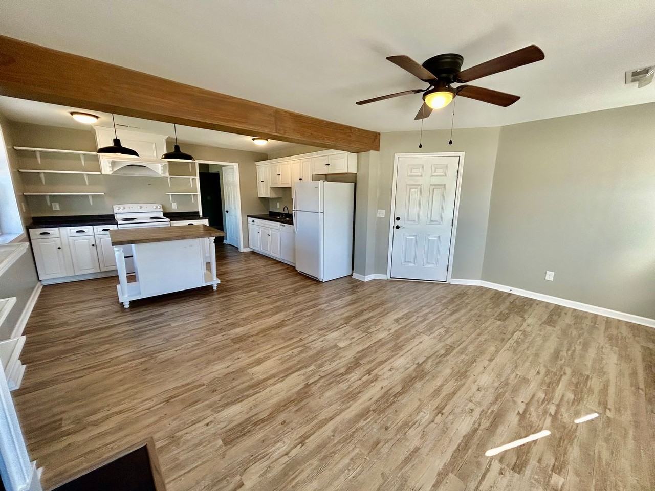118 Lexington St - Photo 3 of 9