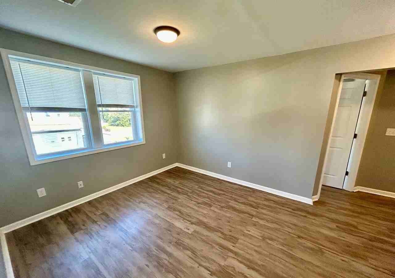 118 Lexington St - Photo 4 of 9