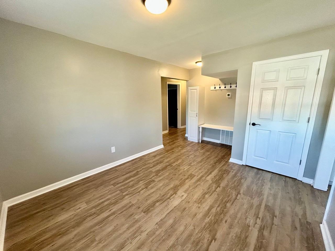 118 Lexington St - Photo 5 of 9