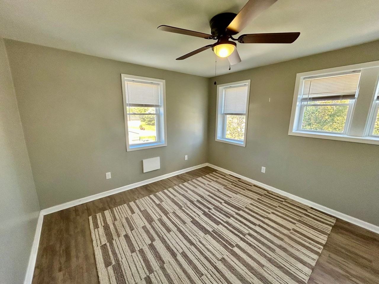 118 Lexington St - Photo 6 of 9