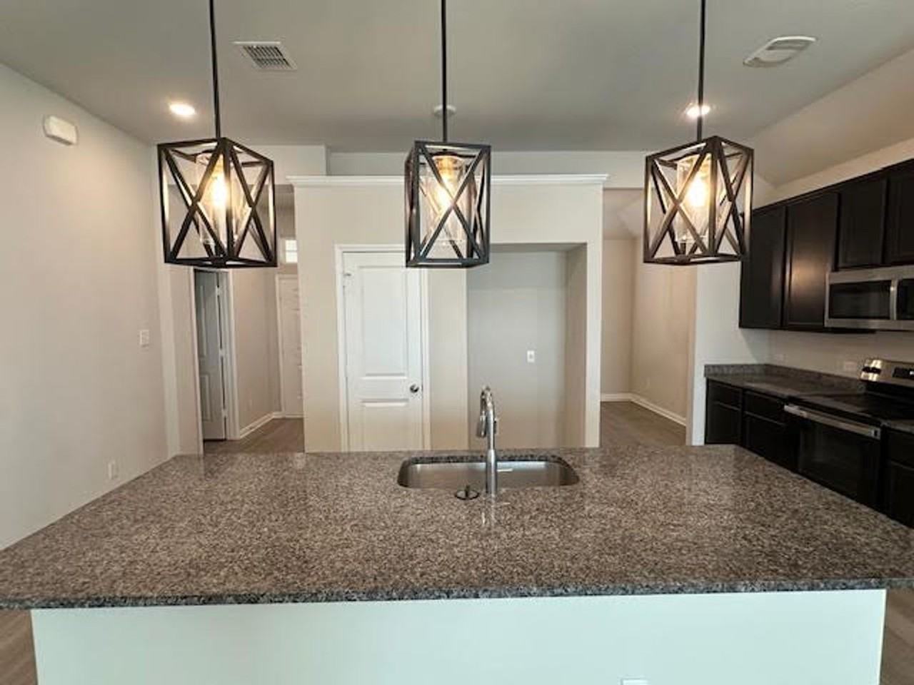 3809 Centerfire Rd - Photo 5 of 31
