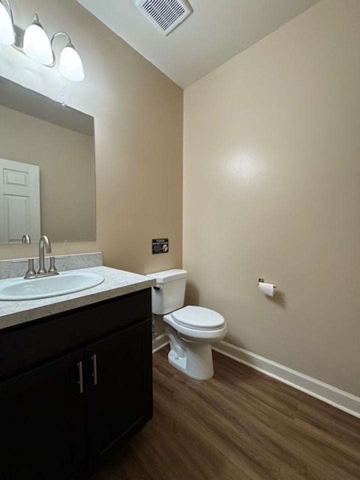 2813 Mclain St #C - Photo 4 of 13