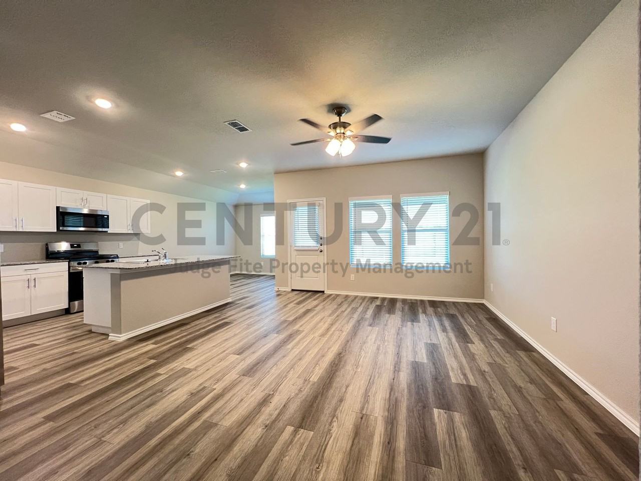 2721 Flowers Dr - Photo 3 of 36