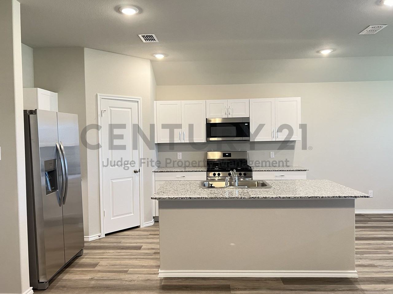 2721 Flowers Dr - Photo 4 of 36