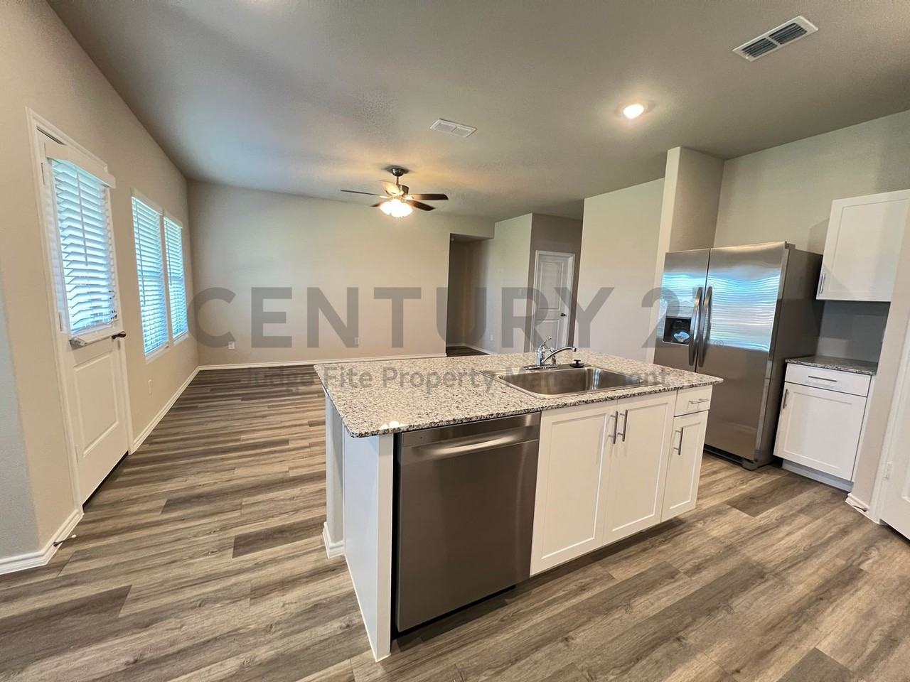 2721 Flowers Dr - Photo 6 of 36