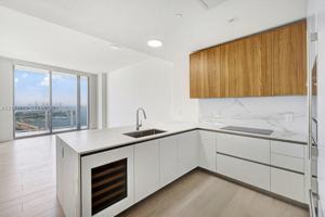 featured image of NE 14th St & Biscayne Blvd