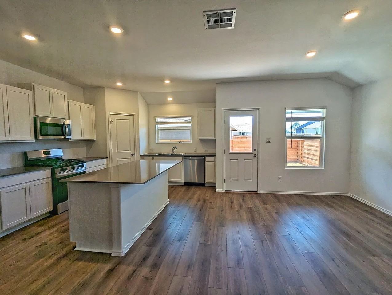 158 Gresham - Photo 4 of 17