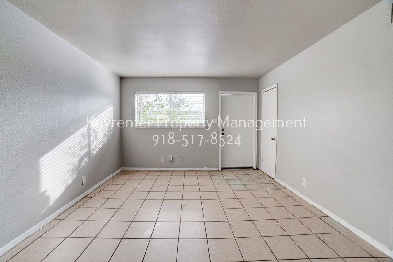 1072 N Irvington Ave Apt B - Photo 4 of 15