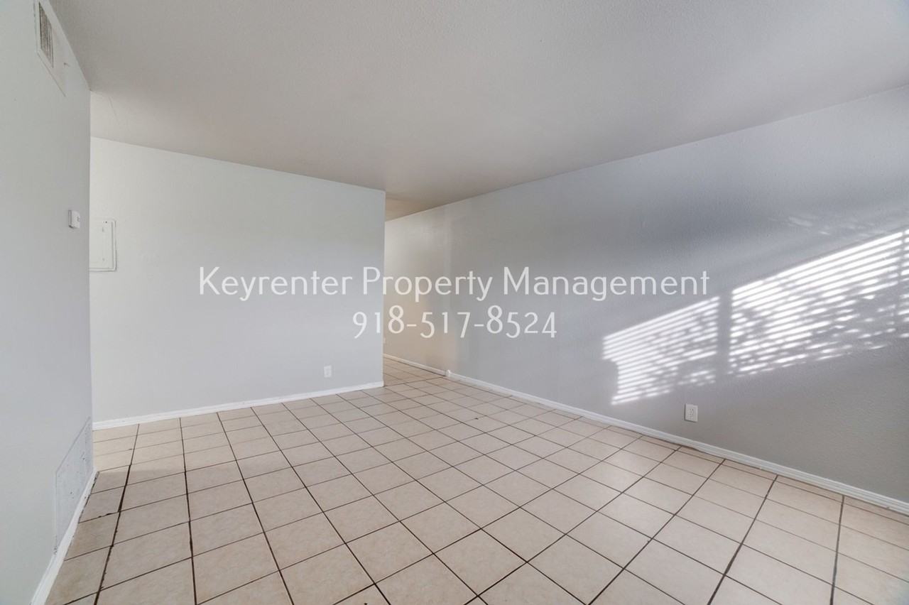 1072 N Irvington Ave Apt B - Photo 5 of 15