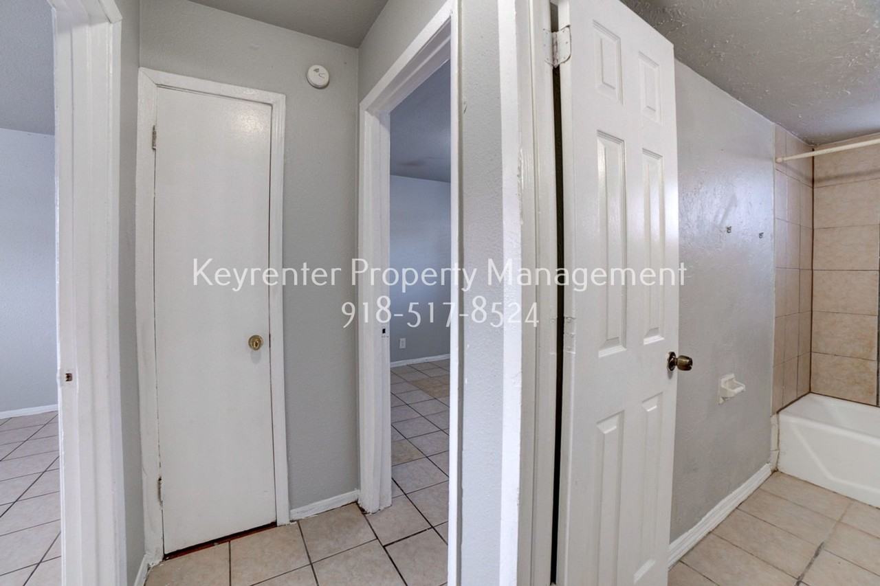 1072 N Irvington Ave Apt B - Photo 6 of 15