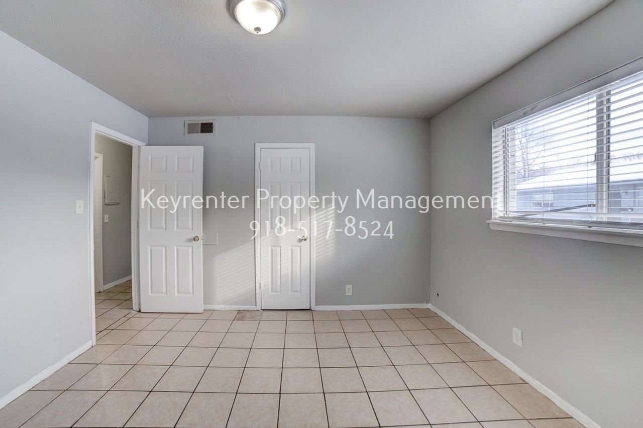 1072 N Irvington Ave Apt B - Photo 7 of 15