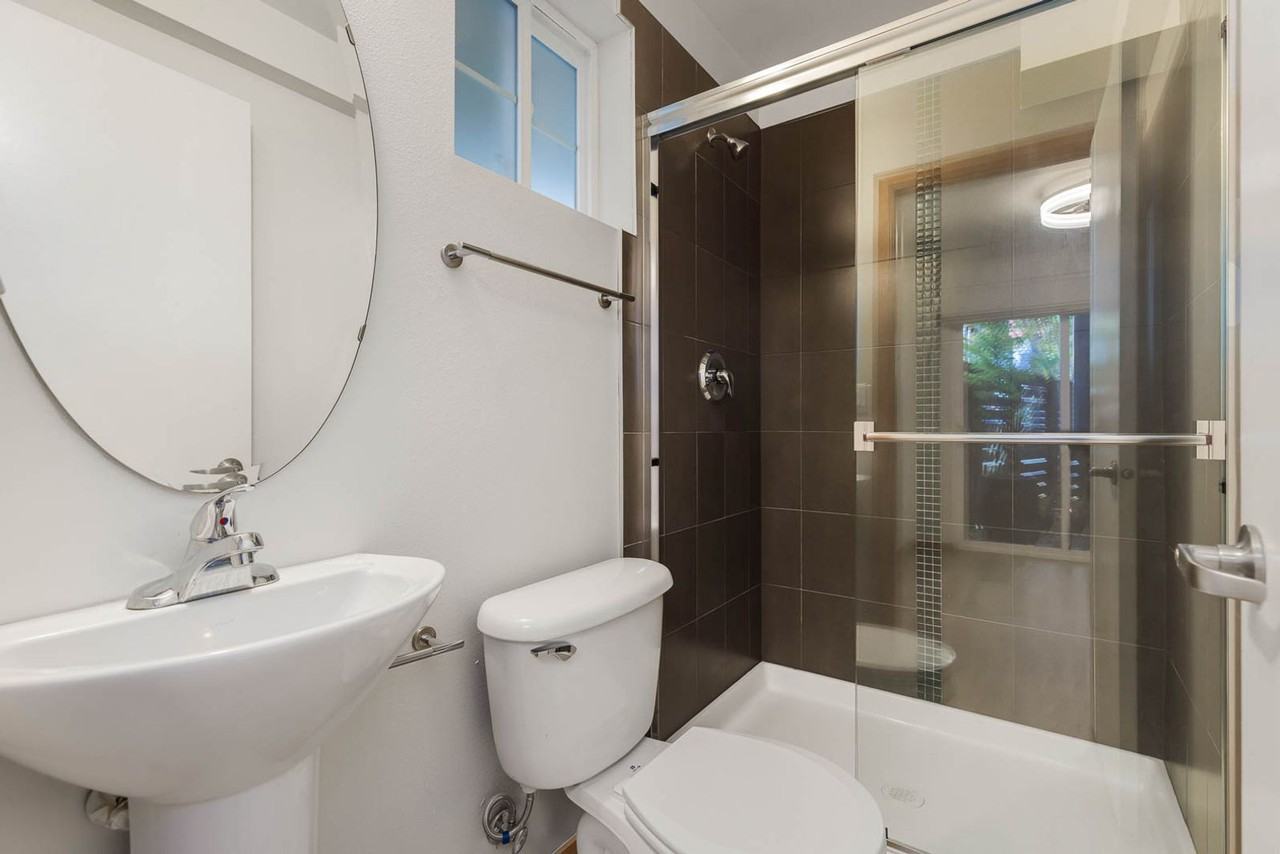 2251 Nw 64th St - Photo 5 of 20