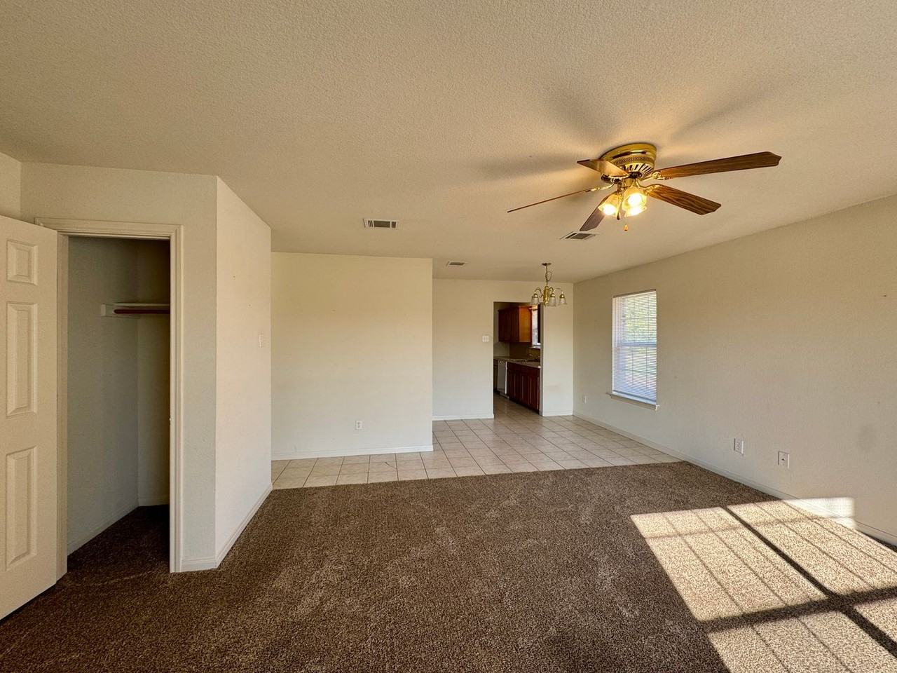 214 Cathy Dr - Photo 3 of 10