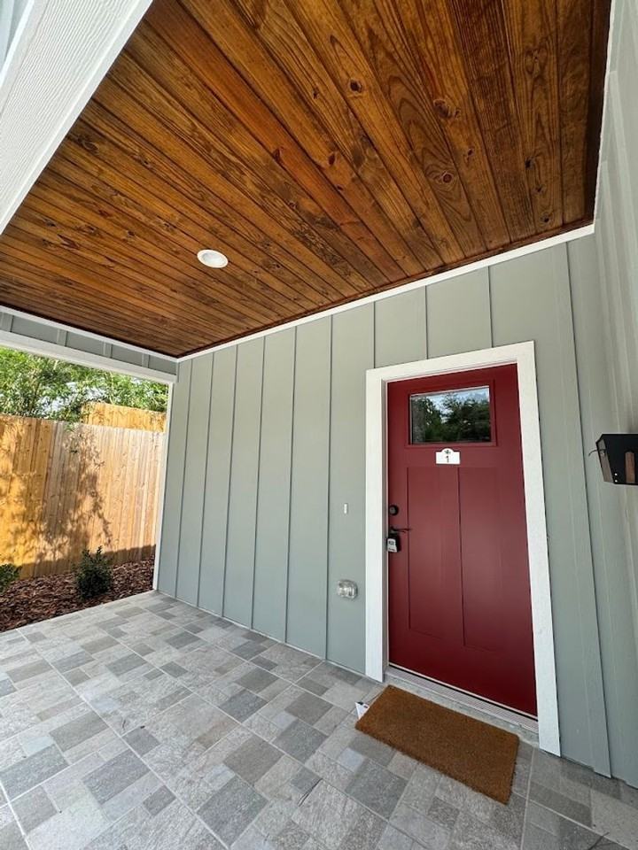 1518 Nw 6th Ave - Photo 3 of 17