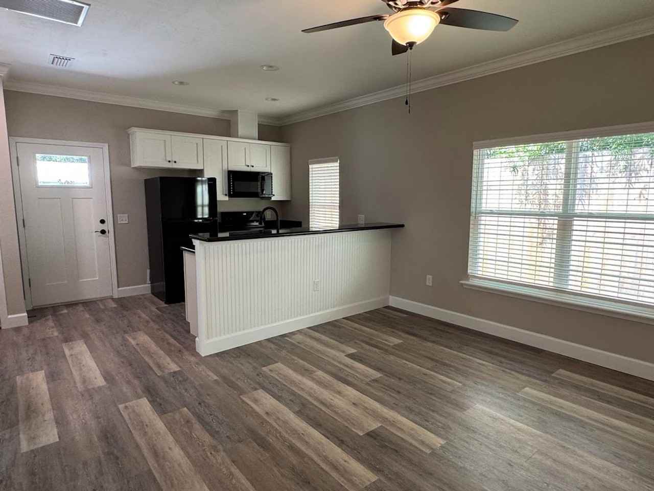 1518 Nw 6th Ave - Photo 4 of 17