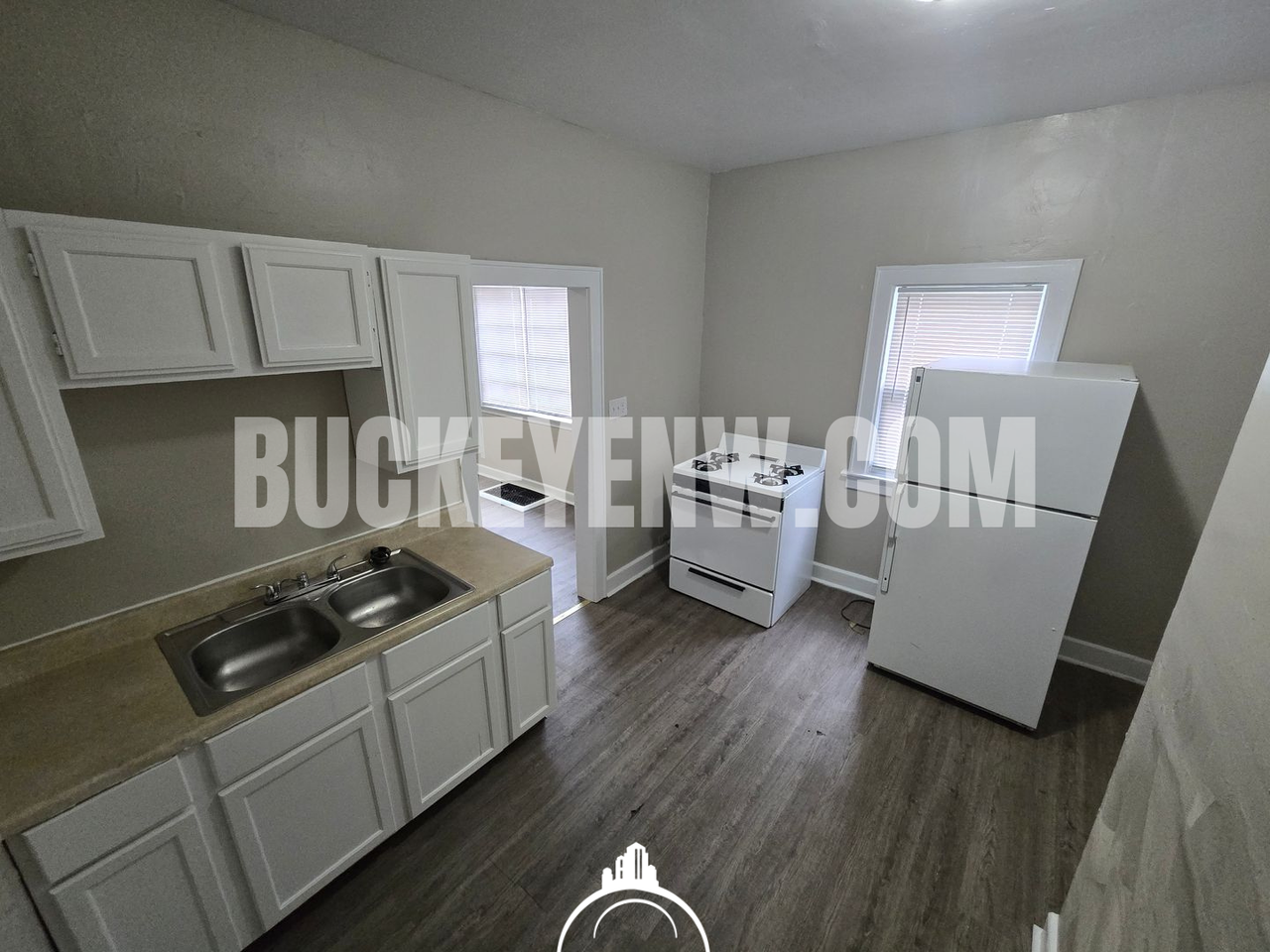 237 E Streicher St - Photo 5 of 8